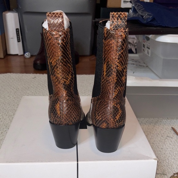 NWT Dolce Vita Monochrome Snake Print Leather Boots - Picture 3 of 5